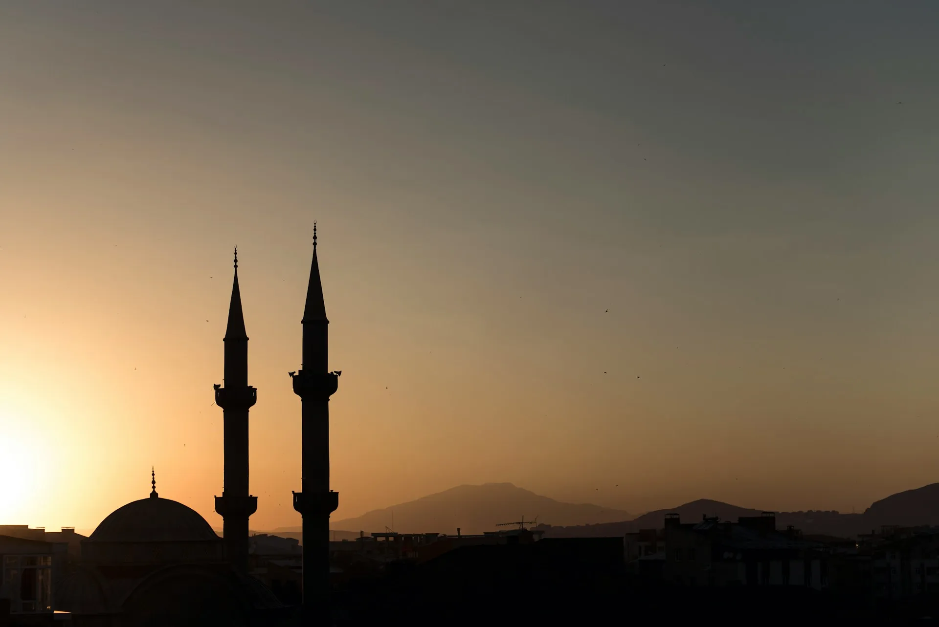 Siliet tempat ibadah (credit: Unsplash)