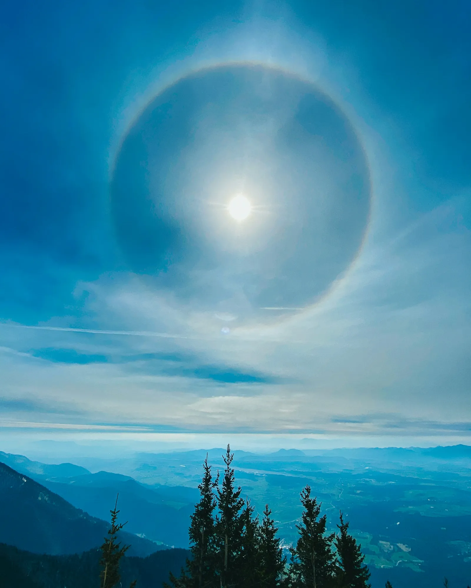 Fenomena matahari halo (credit: unsplash)
