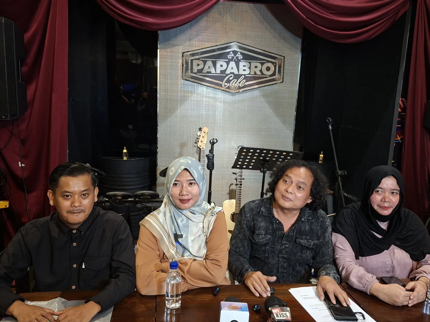 Penyalur ART Erin Wartia Didampingi Kuasa Hukum © KapanLagi.com/Sahal Fadhli