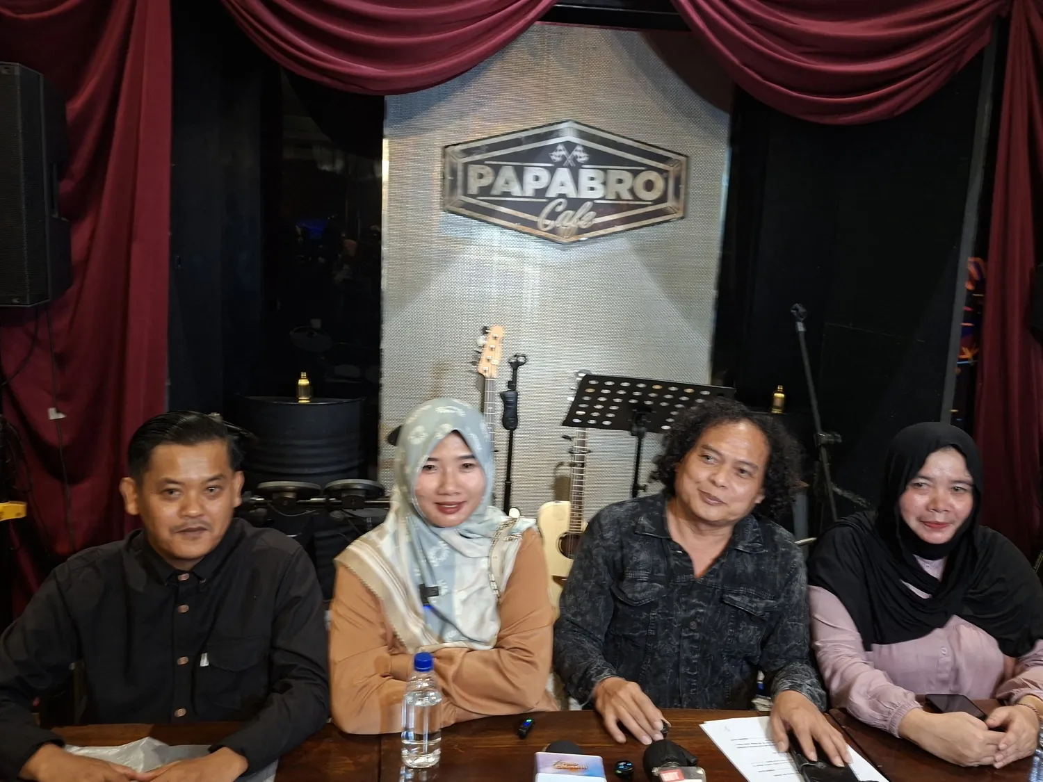 Penyalur ART Erin Wartia Temui Awak Media © KapanLagi.com/Sahal Fadhli