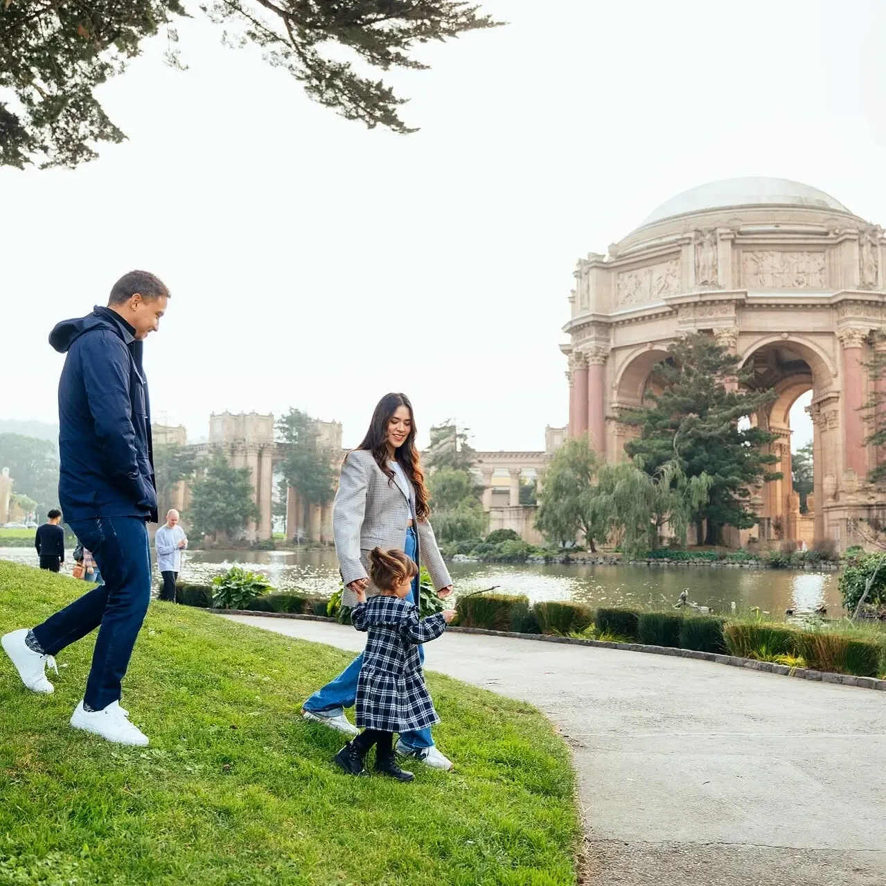 Raisa dan Hamish Daud bareng Zalina © instagram/hamishdw
