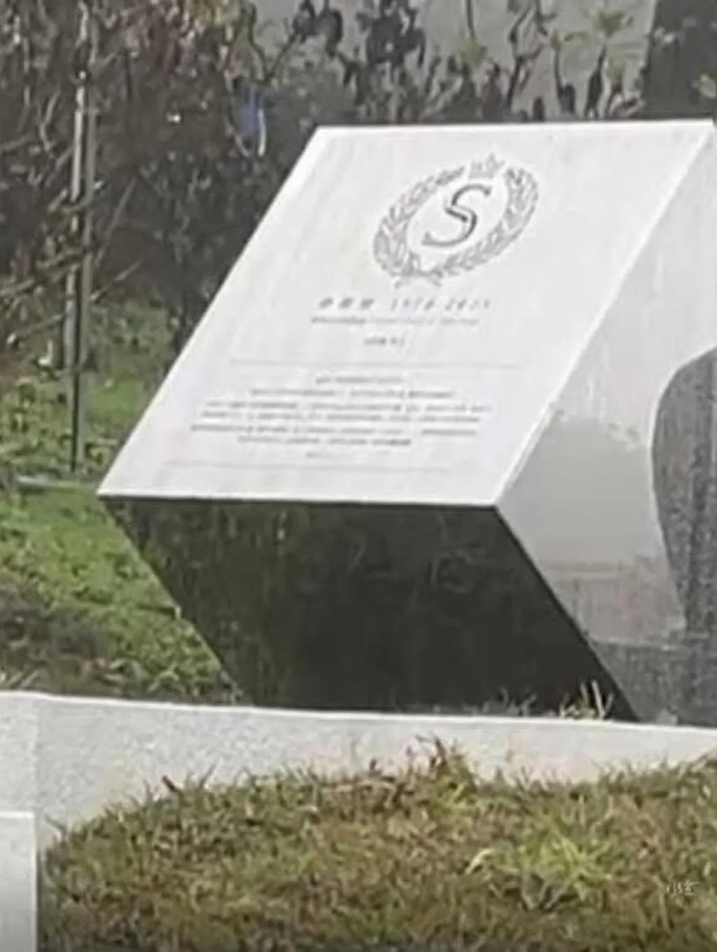 DJ Koo Bangun Patung untuk Barbie Hsu/Instagram