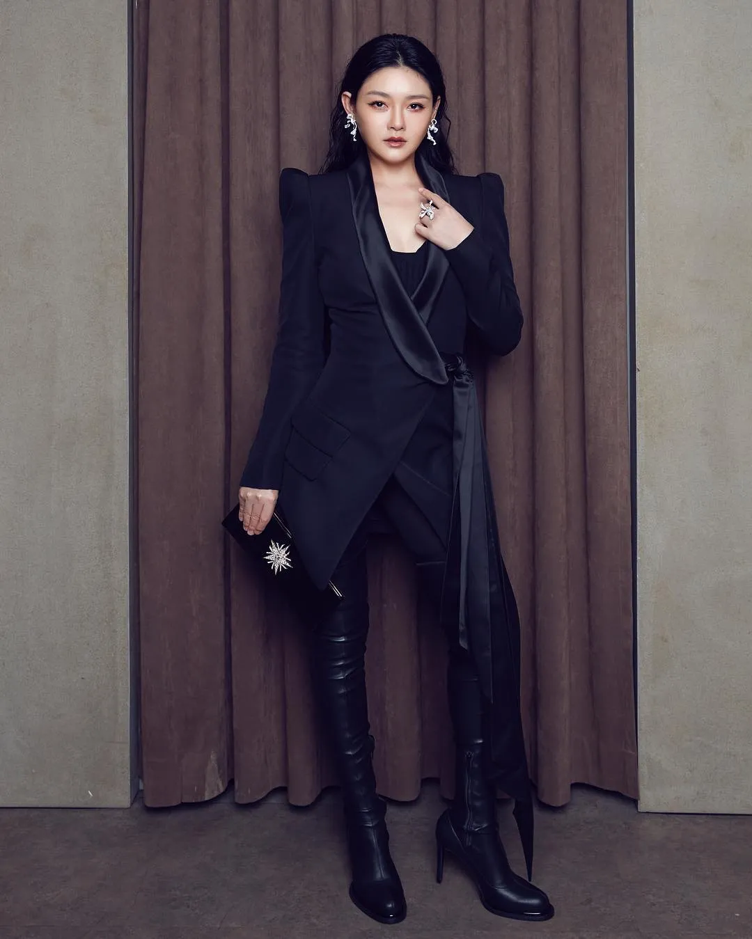 DJ Koo Bangun Patung untuk Barbie Hsu/Instagram @hsushiyuan 