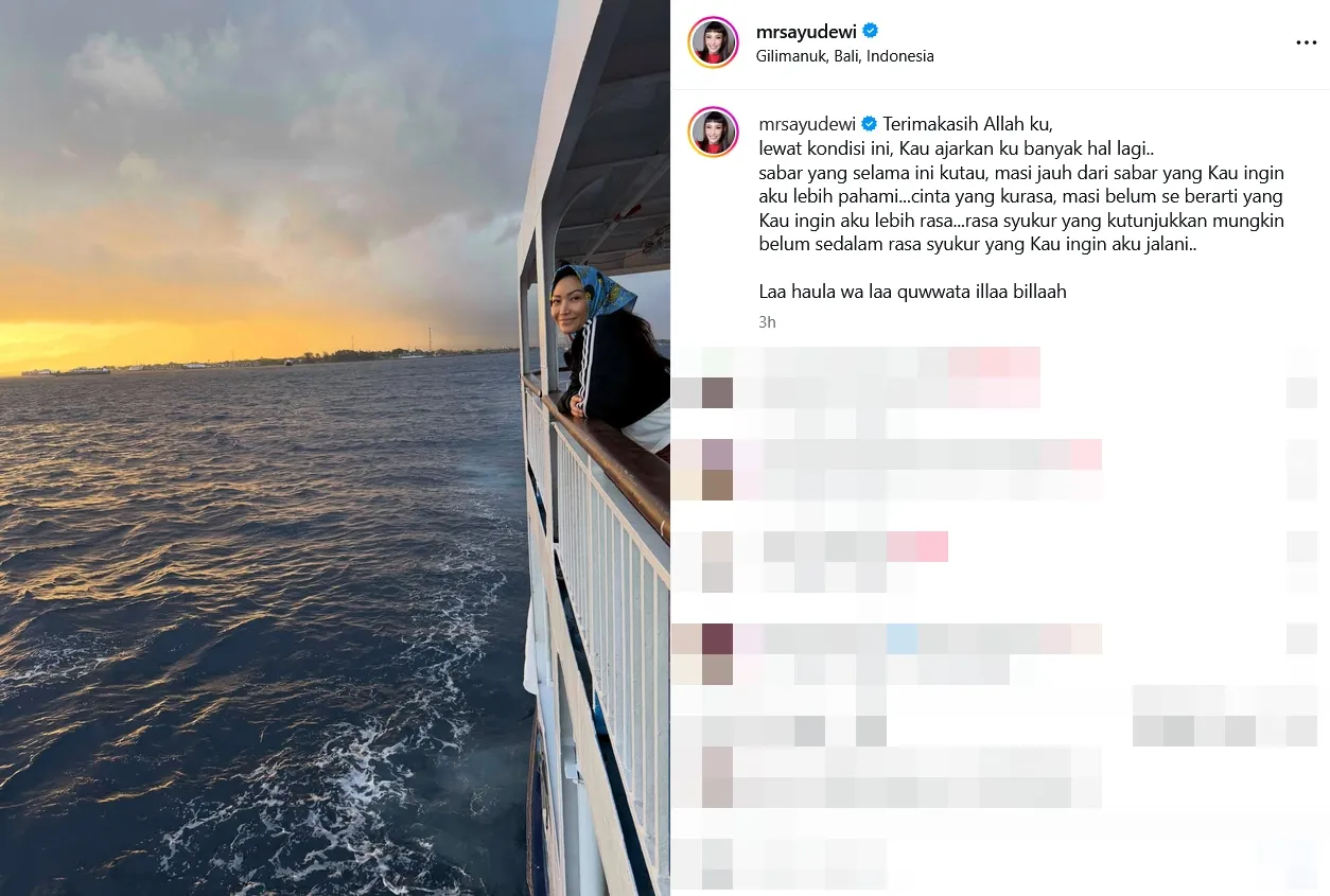 Ayu Dewi di kapal laut menuju Banyuwangi © instagram.com/mrsayudewi