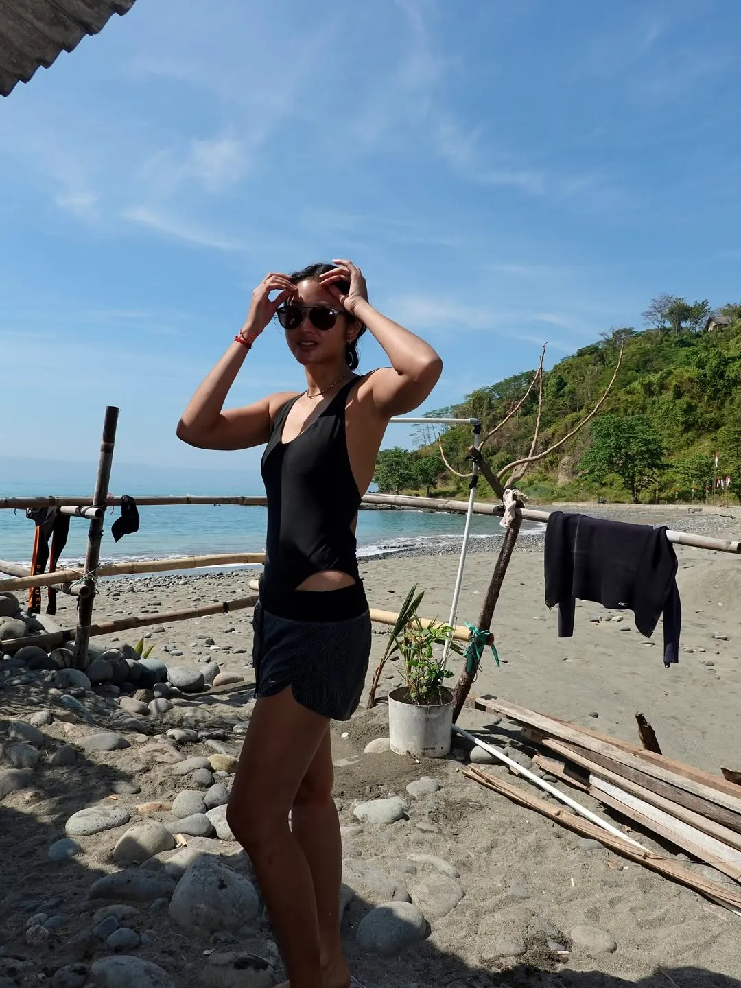 Tanning Kulit untuk Peran Sartika (credit: Instagram.com/ clarestaufan/)