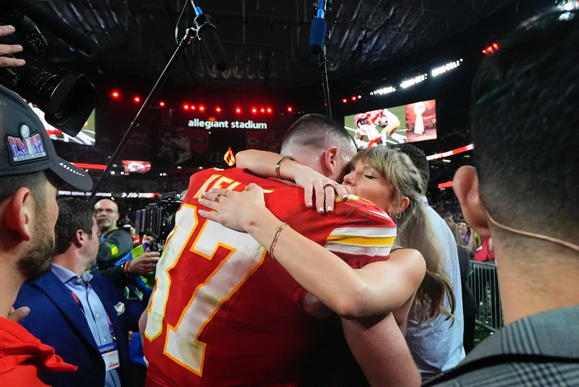 Travis Kelce dan Taylor Swiftt resmi menikah (Credit: AP)