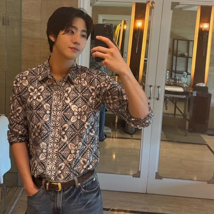 Ahn Hyo Seop Sapa Paulljak Pakai Batik