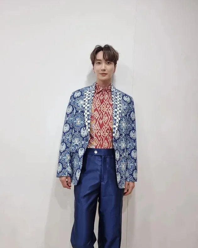 Leeteuk dan Yesung Pakai Batik Desain Ridwan Kamil