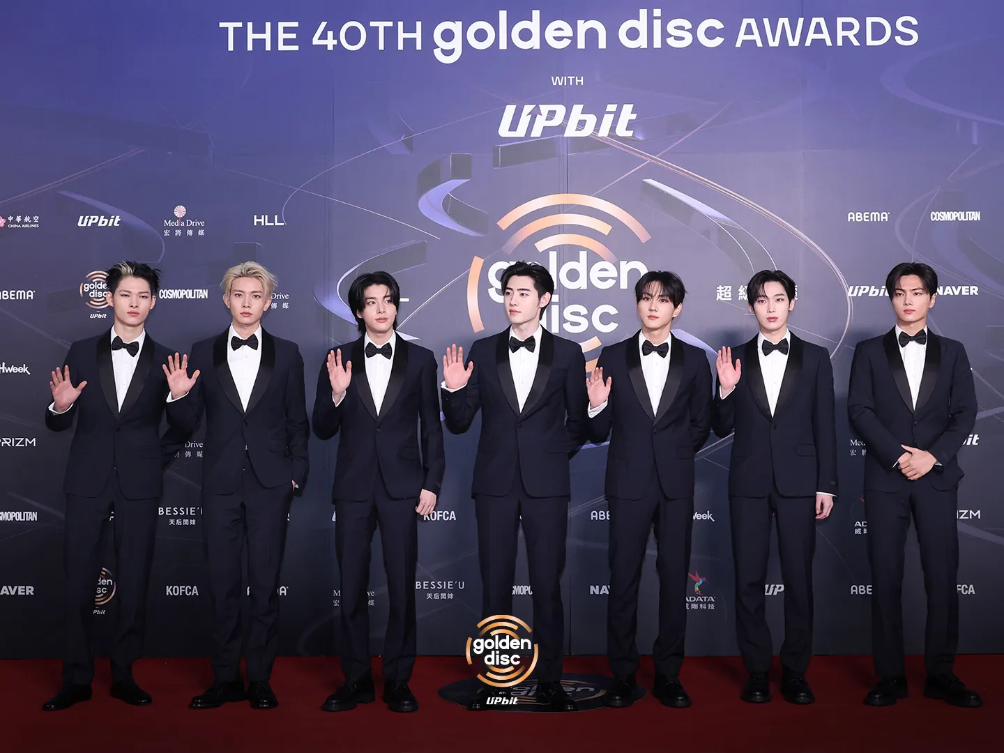 ENHYPEN di red carpet 40th GDA (credit: x.com/_GoldenDisc)