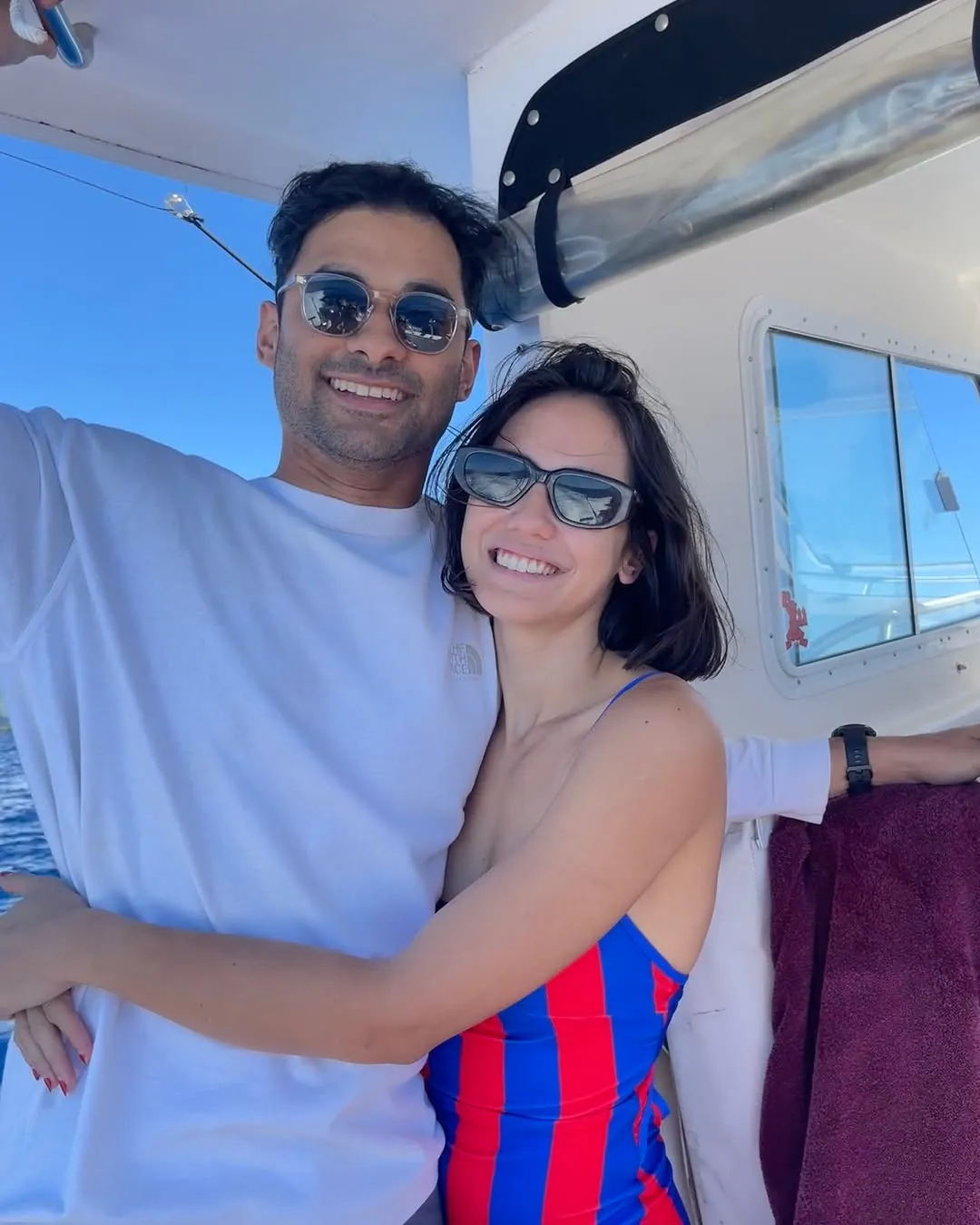 Pevita Pearce dan Mirzan Meer di Atas Kapal  (credit: Instagram.com/pevpearce/)