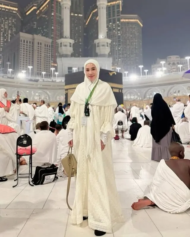 Erin Taulany Umrah Â© instagram.com/erintaulany