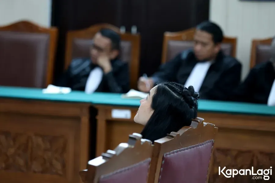 Nikita Mirzani dengarkan vonis hakim © KapanLagi.com/Budy Santoso