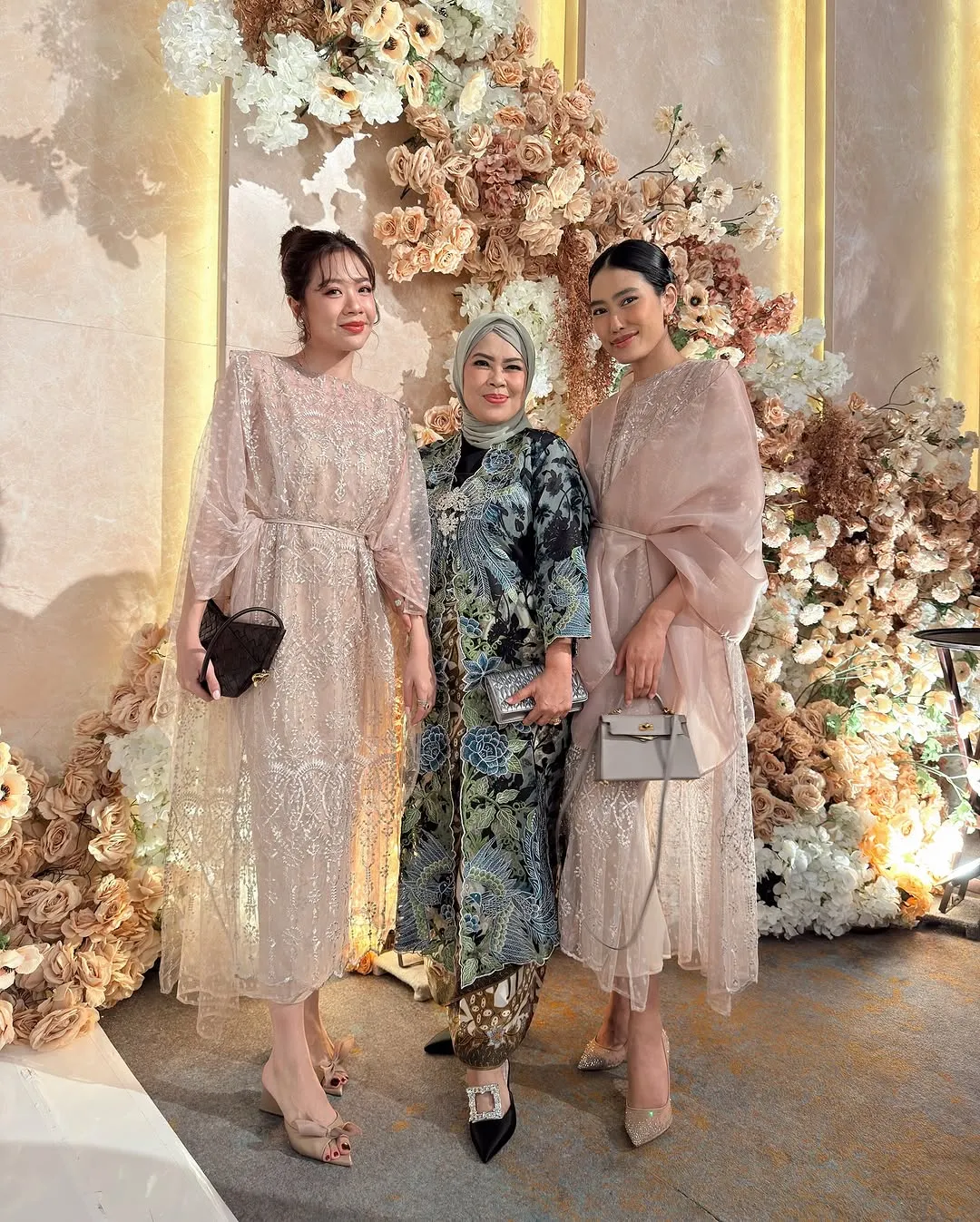 Potret Alika Islamadina Jadi Bridesmaid di Pernikahan Elma (credit: instagram/alikaislamadina)