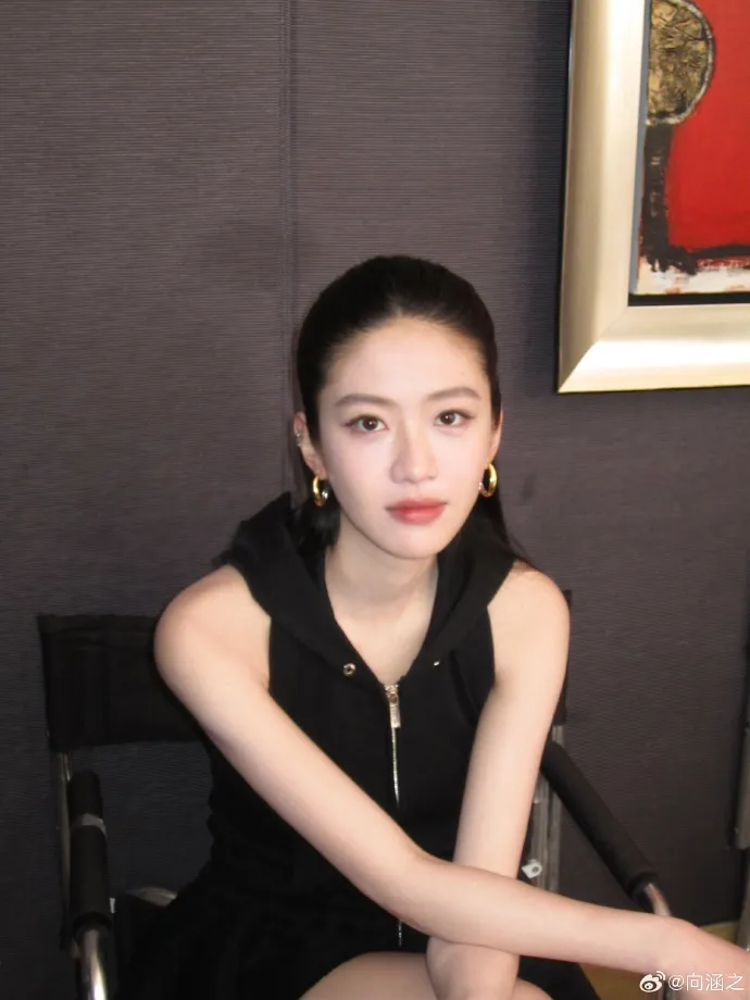 Gaya simpel Xiang Hanzhi (Credit: Weibo.com)