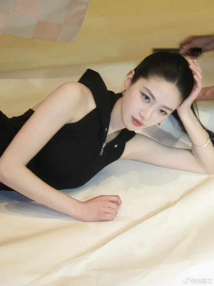 Pose cantik Xiang Hanzhi (Credit: Weibo.com)
