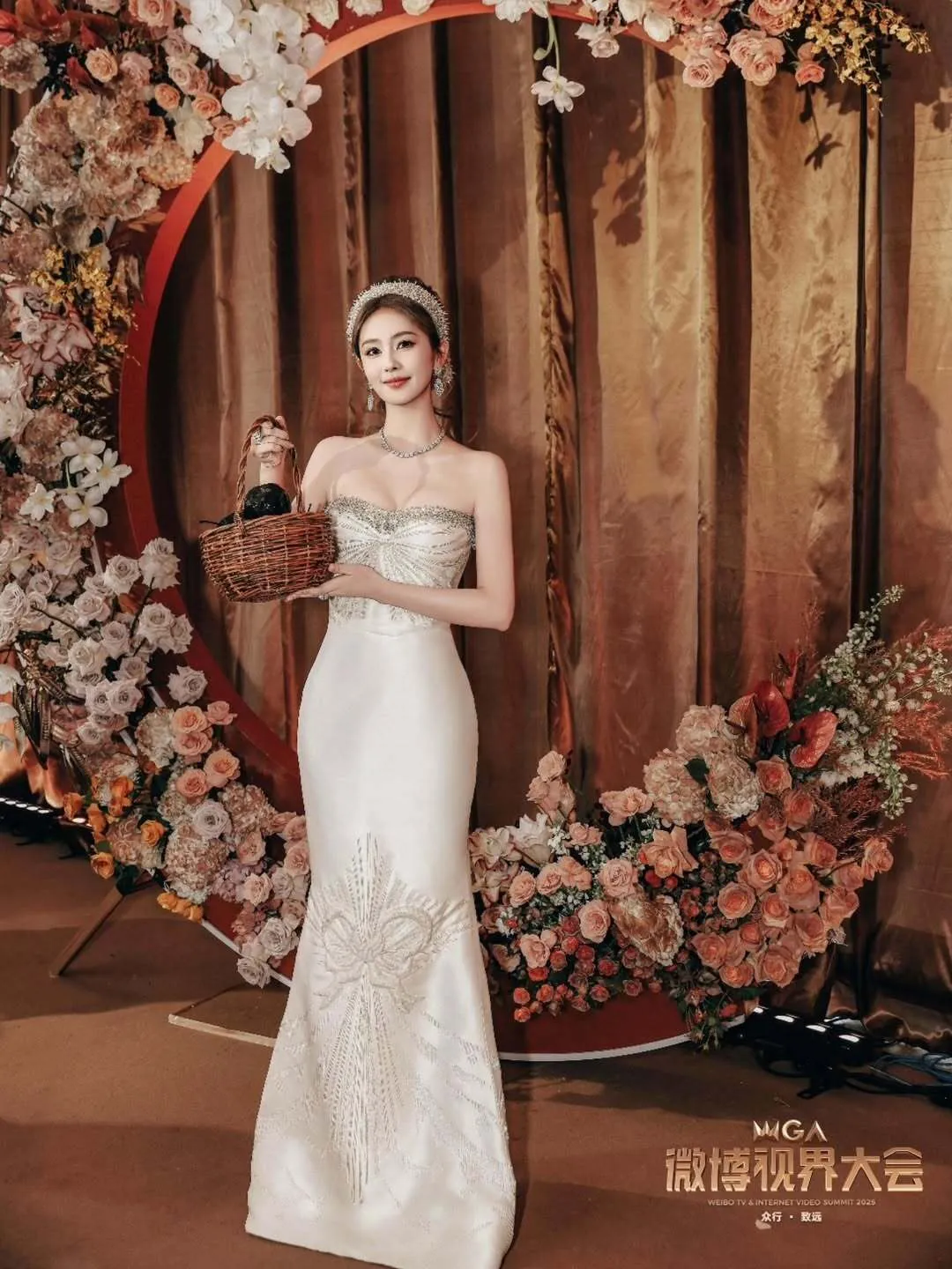 Bai Lu/cr: Instagram @huanyu_entertainment