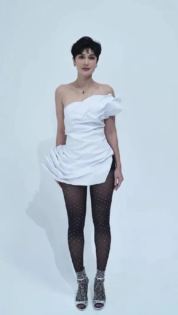 Potret Cantik Luna Maya Jalani Photoshoot Terbaru (credit: instagram/lunamaya)