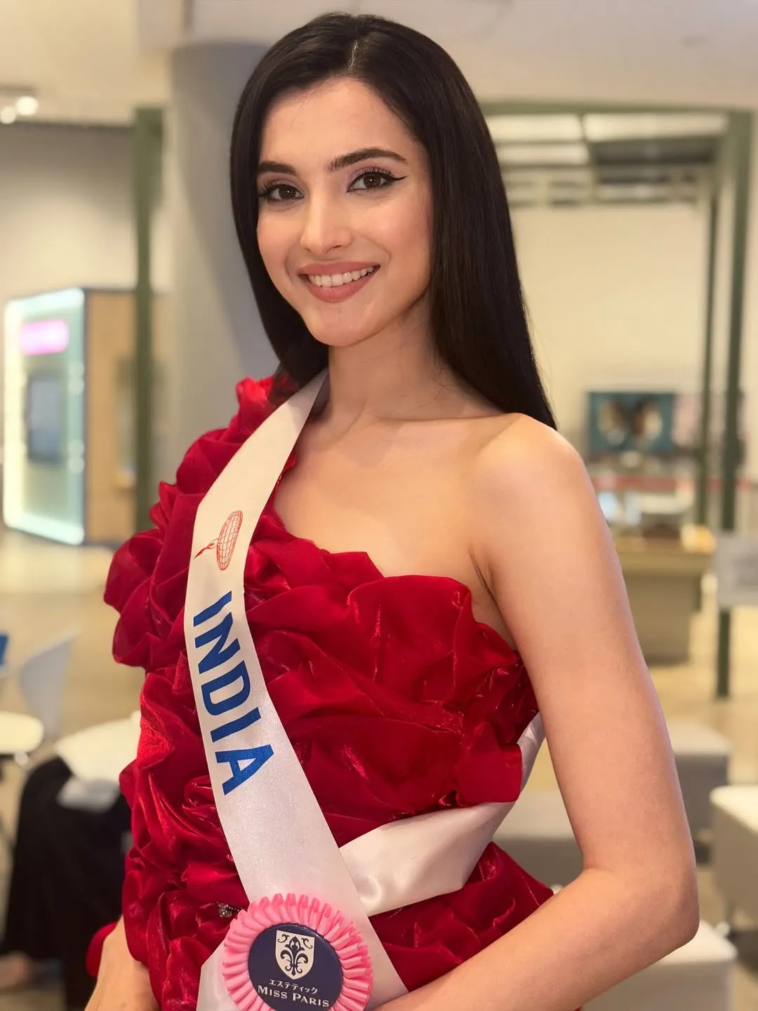 potret cantik Roosh Sindhu/cr: Instagram @rooshsindhu