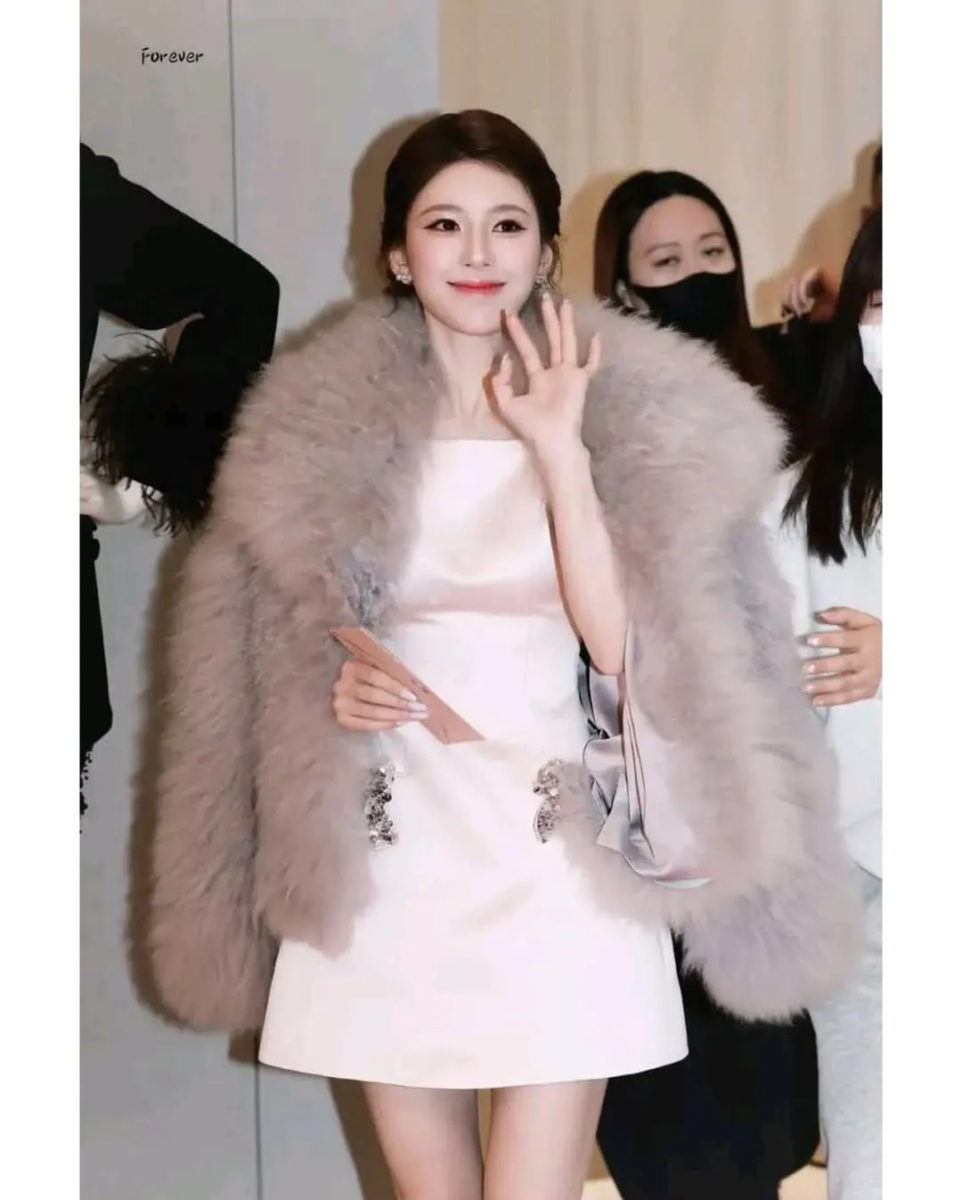 Mantel Bulu Super Mewah yang Menyempurnakan Look