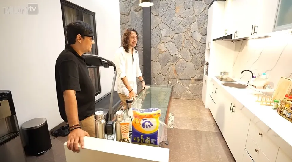Dapur Bersih Ello Serba Putih