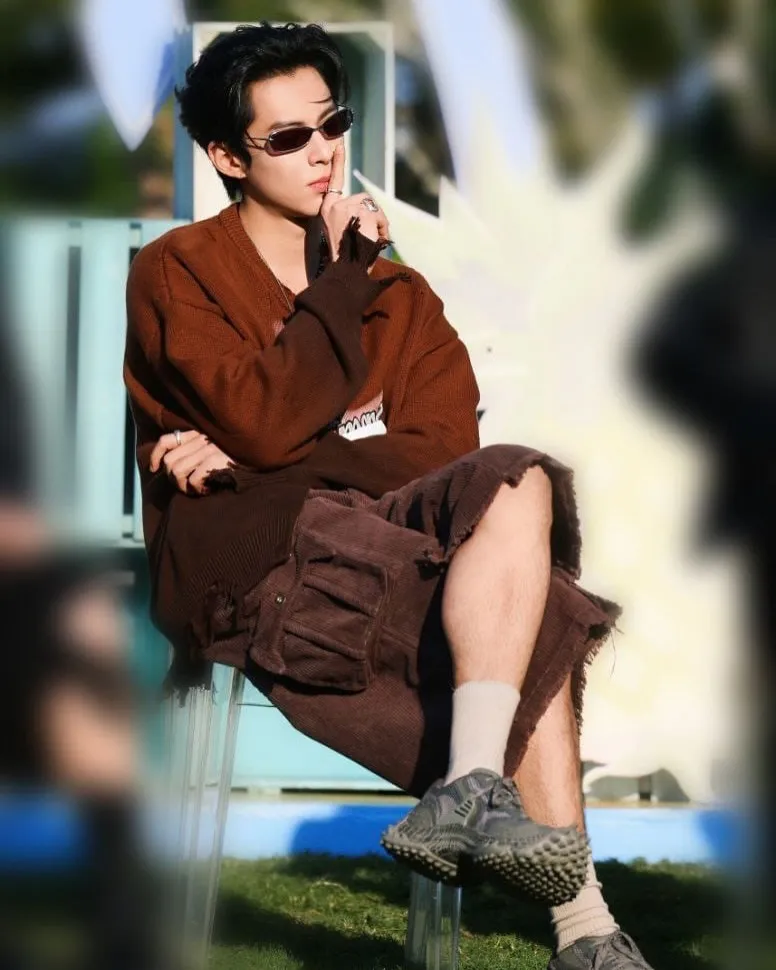 Potret Dylan Wang Naik Kuda/Instagram @wowchinadrama