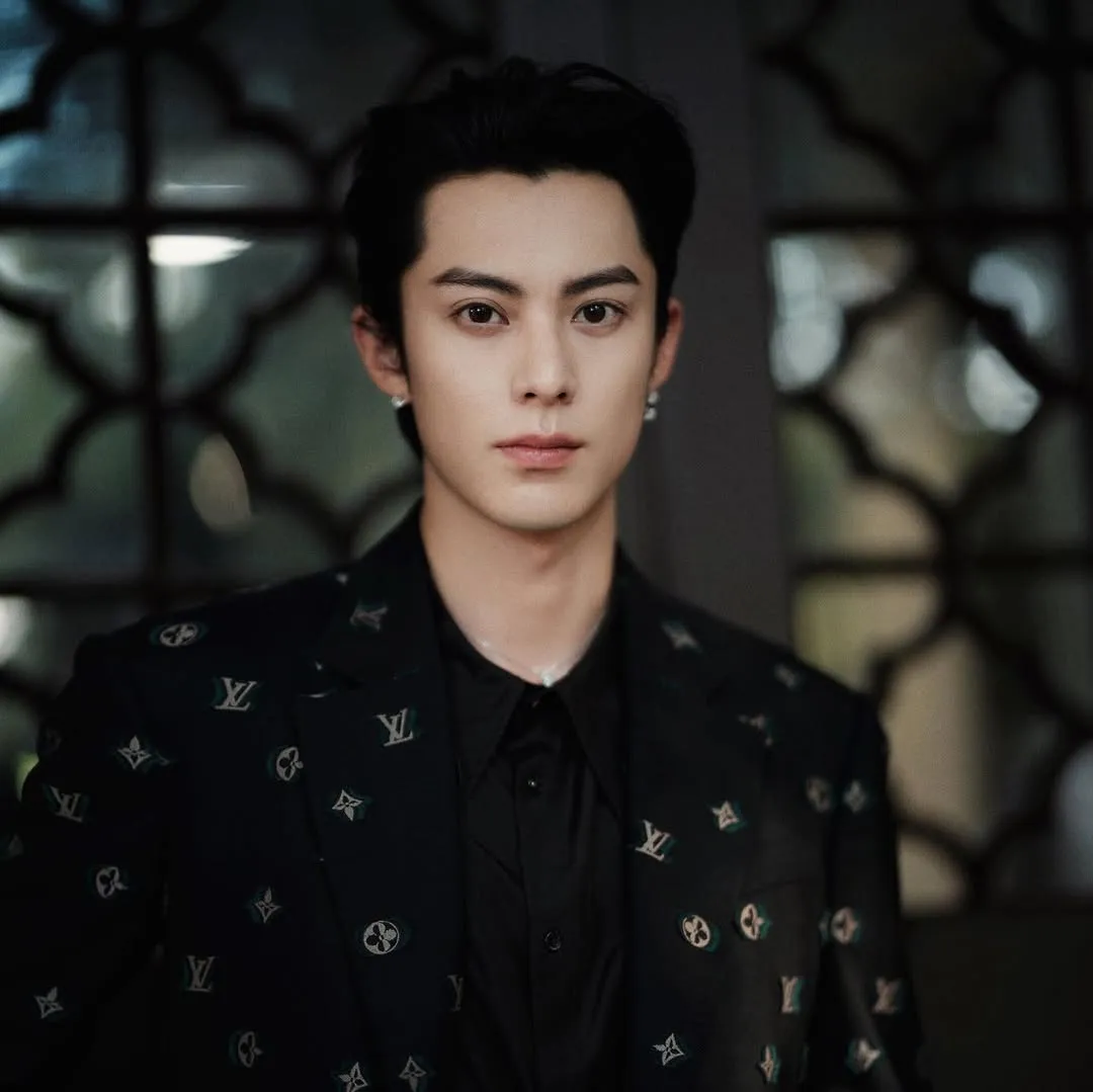 Potret Dylan Wang Naik Kuda/Instagram @dulan_wang_1220 