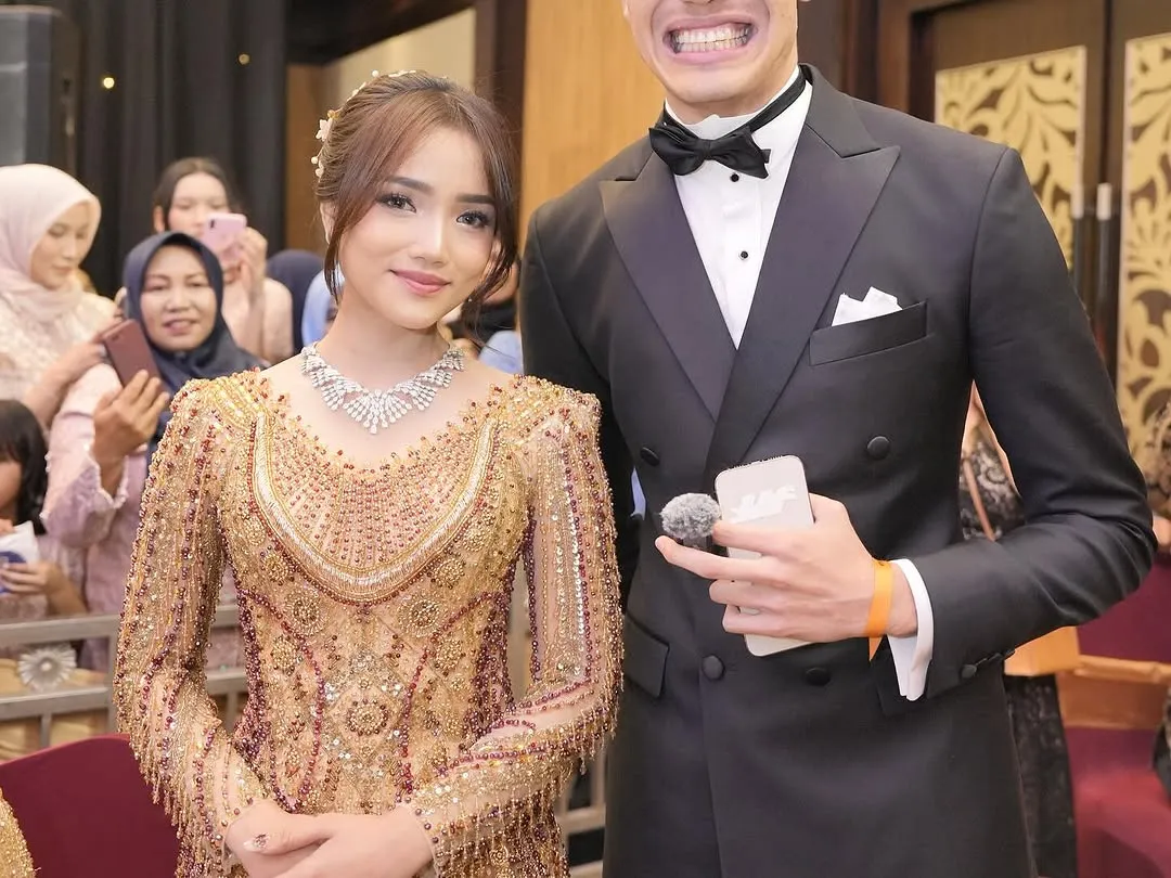 Potret Fuji An Terima Bucket Bunga Mawar Berukuran Besar, Bikin Netizen Penasaran Siapa yang Beri (credit: instagram/fuji_an)