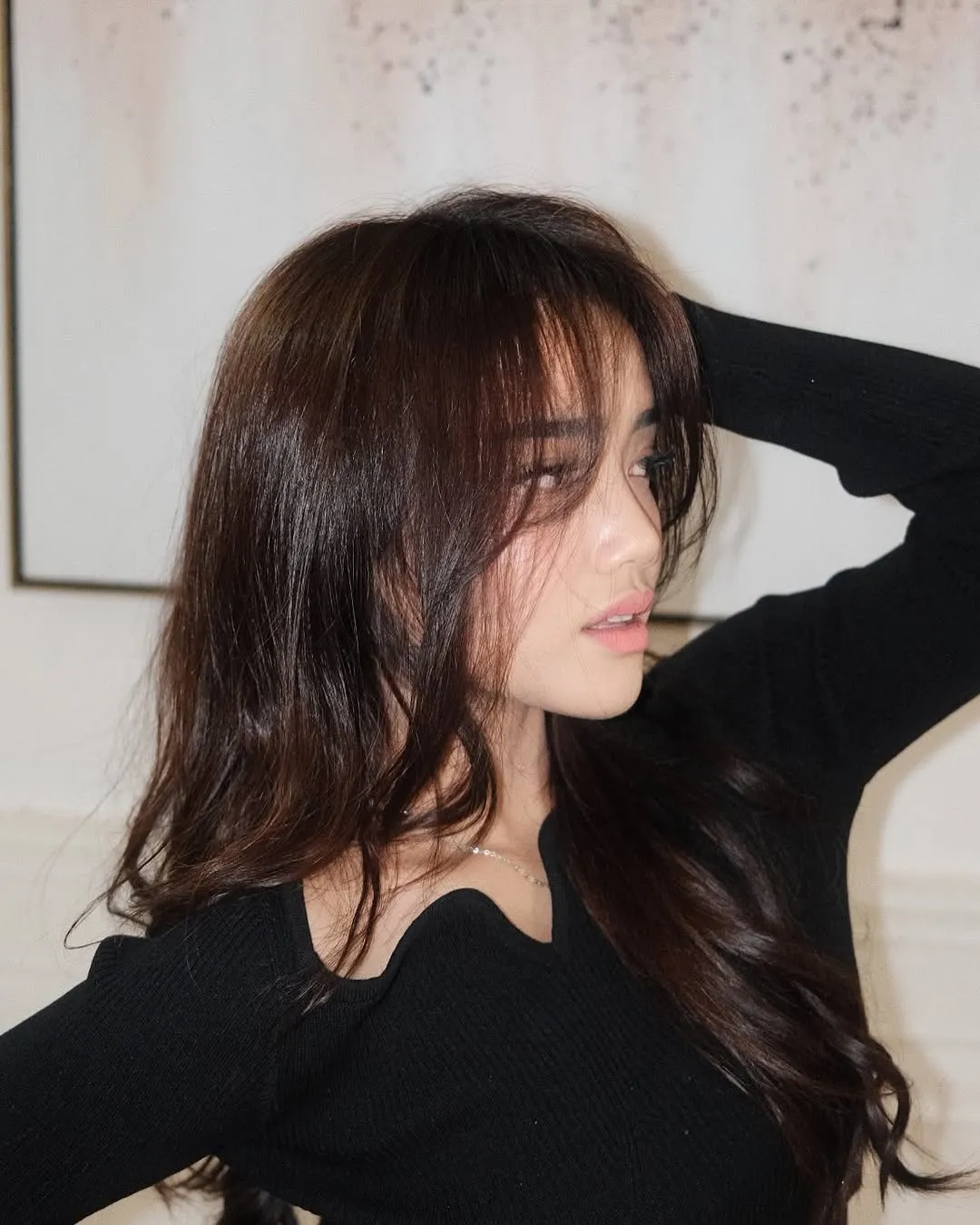 Potret Fuji An Terima Bucket Bunga Mawar Berukuran Besar, Bikin Netizen Penasaran Siapa yang Beri (credit: instagram/fuji_an)