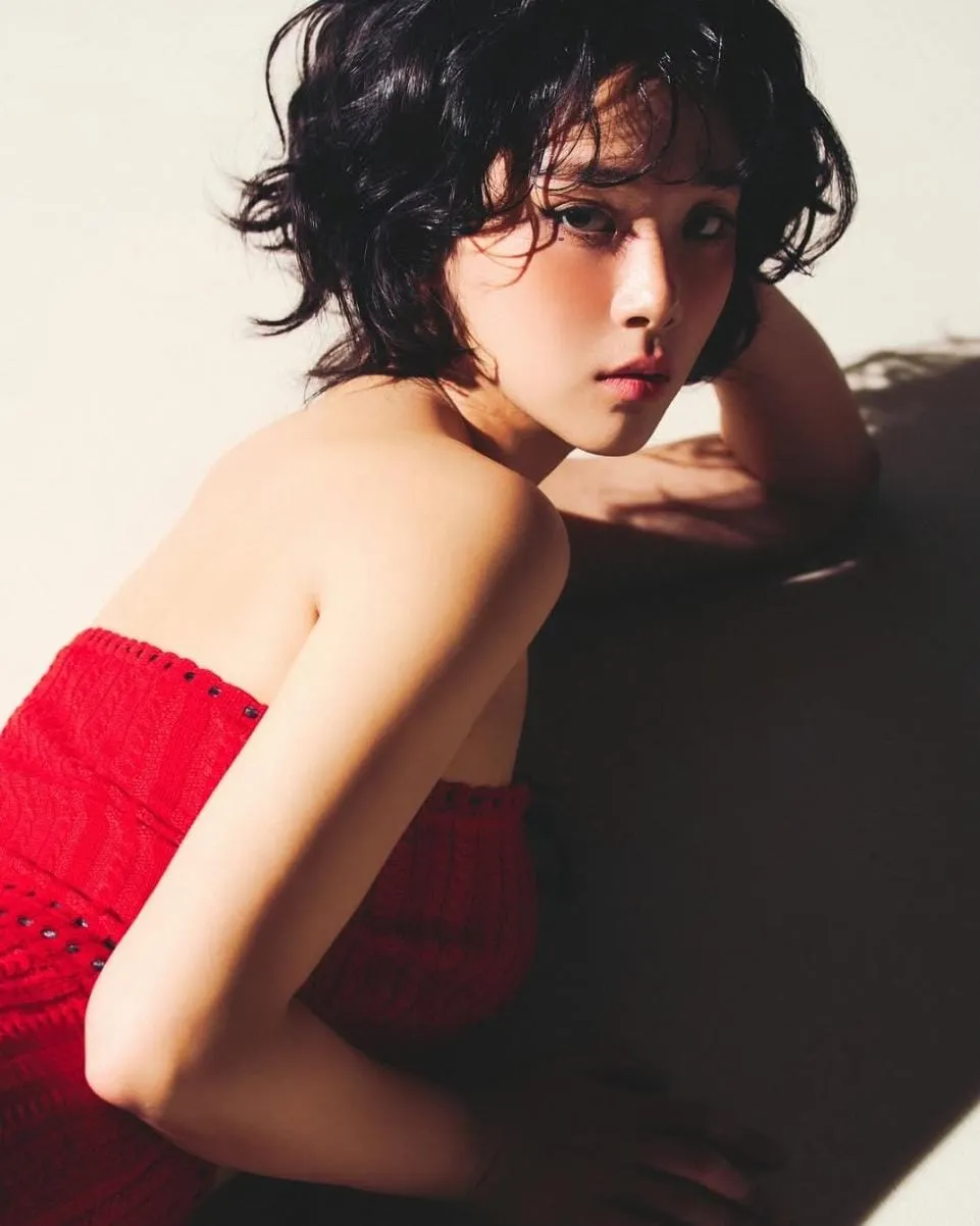 Curly Bob Retro-Modern: Tampilan Standout yang Beda dari yang Lain