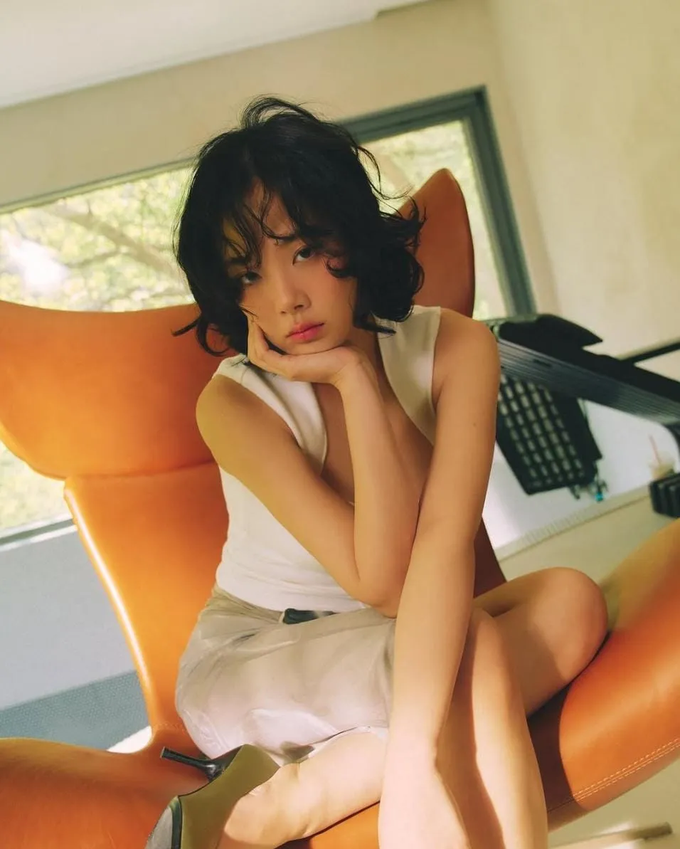 Messy Curly Bob: Gaya Acak Tapi Tetap Artistik