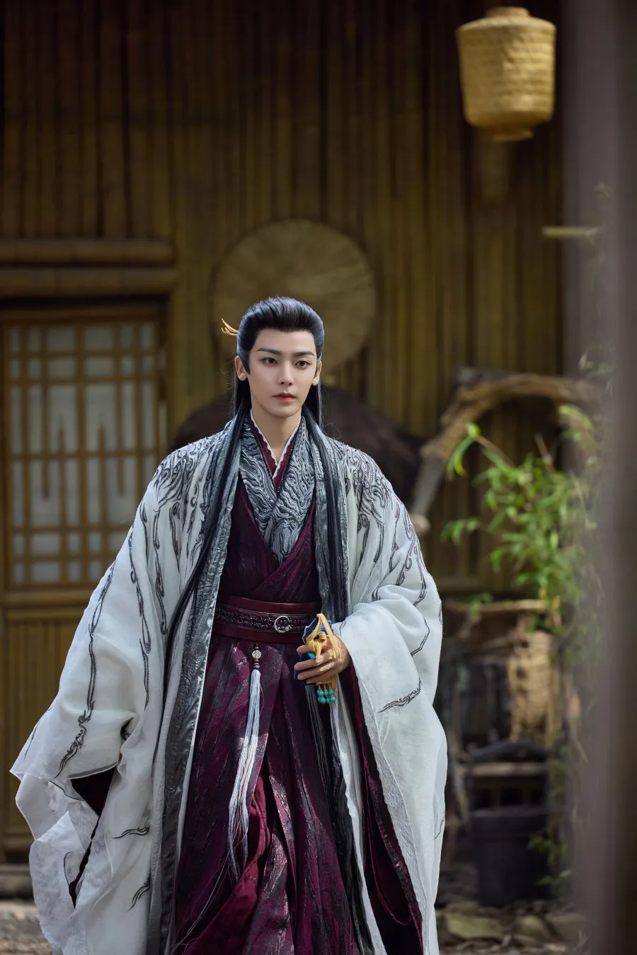 Potret Hou Minghao dalam  Fangs of Fortune (MyDramaList)