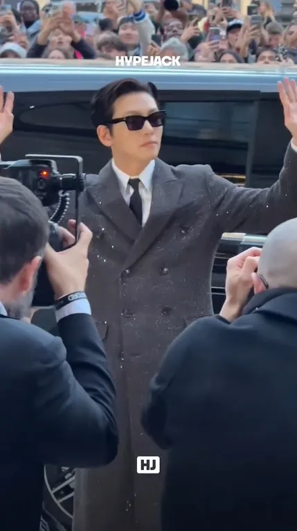 Elegan dan Stylish Kenakan Long Coat