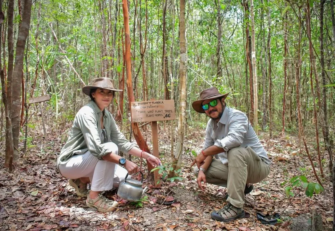 Potret ramon y tungka dengan istri yang jarang tersorot media. (credit:instagram.com/ramonytungka)
