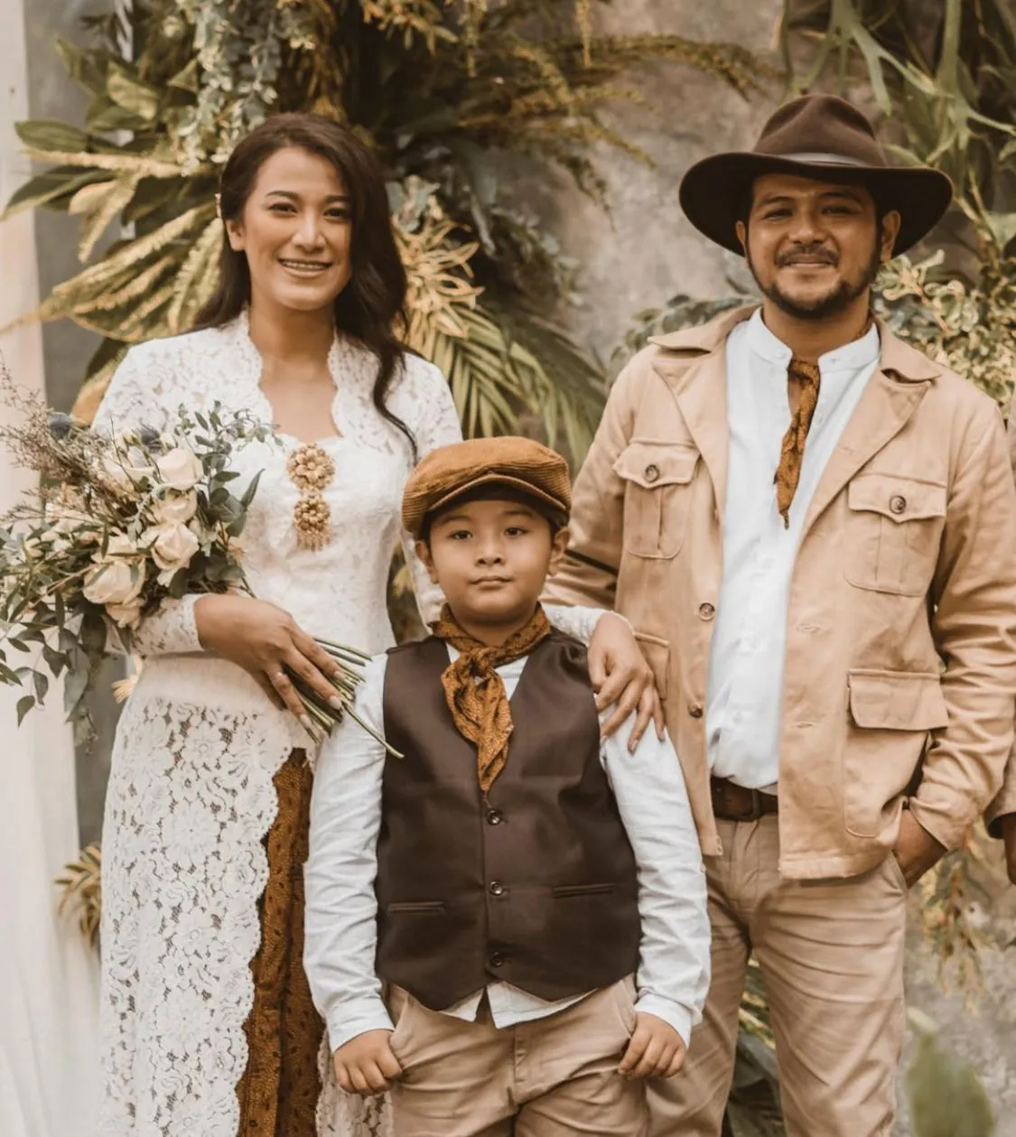 Potret ramon y tungka dengan istri yang jarang tersorot media. (credit:instagram.com/ramonytungka)