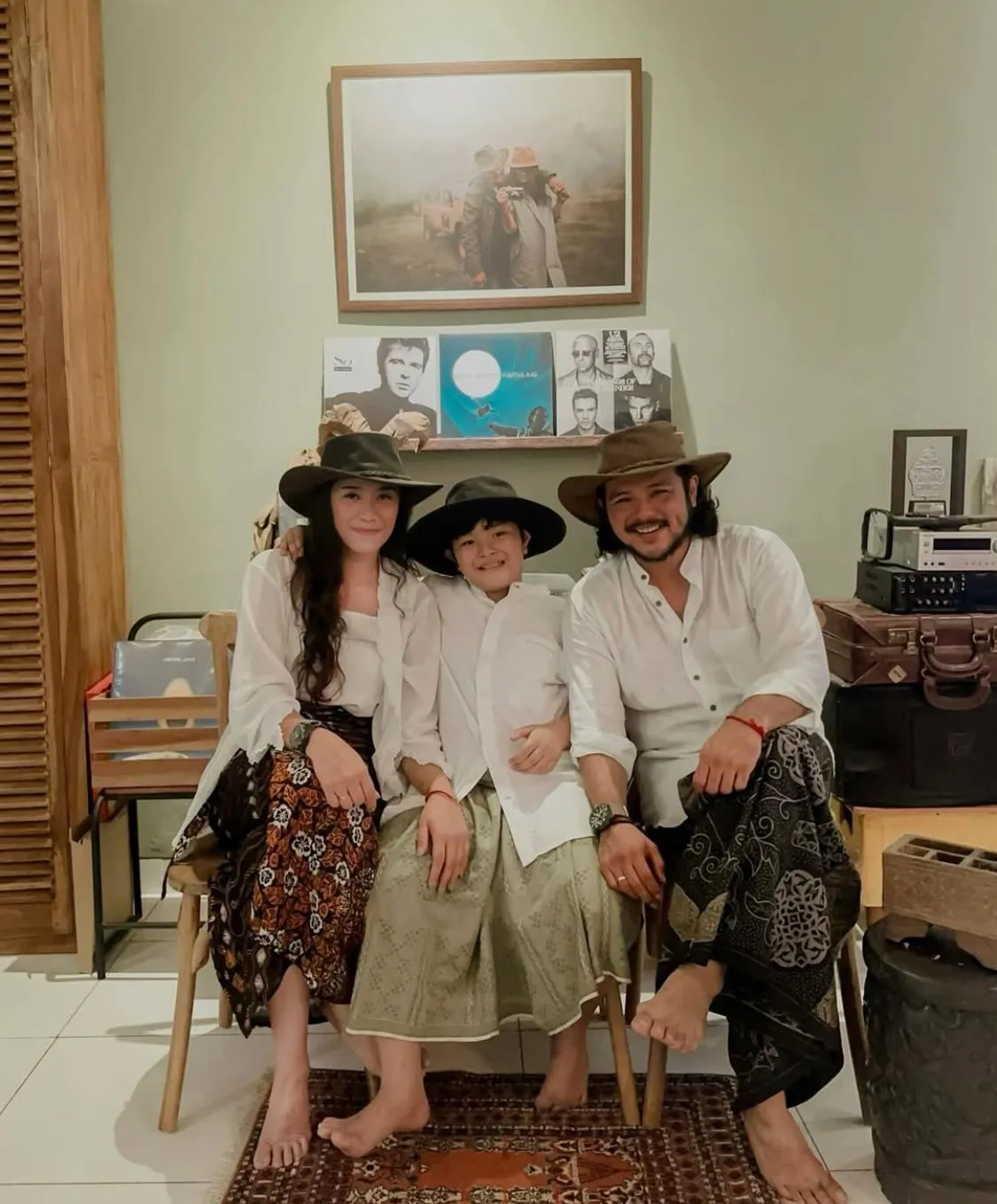 Potret ramon y tungka dengan istri yang jarang tersorot media. (credit:instagram.com/ramonytungka)