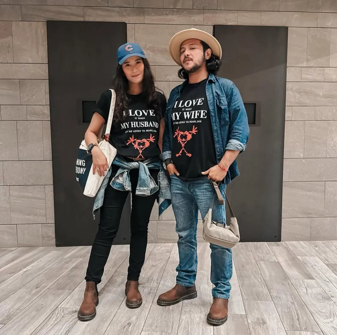 Potret ramon y tungka dengan istri yang jarang tersorot media. (credit:instagram.com/ramonytungka)