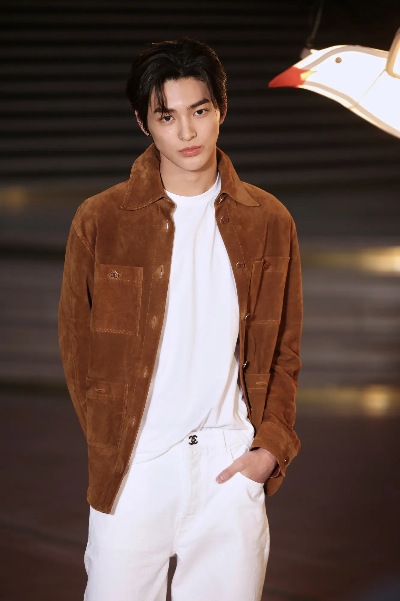 Outfit casual elegan Keonho di Paris Fashion Week. (© Associated Press)
