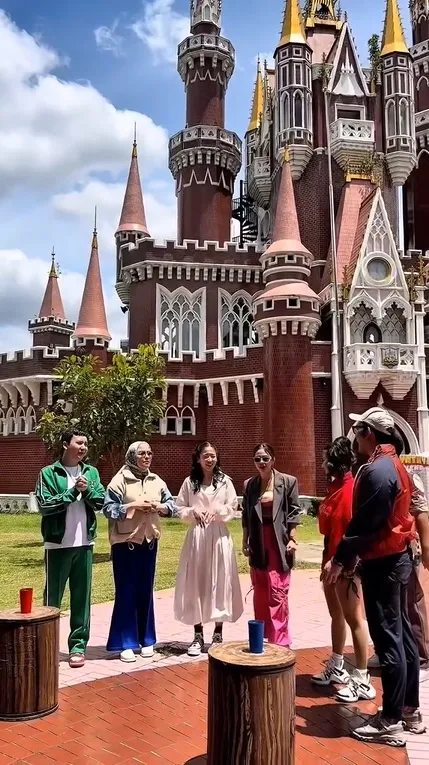 Potret Keseruan Tika Ramlan Jadi Bintang Tamu di Program Musik (credit: instagram/tika_ramlan)