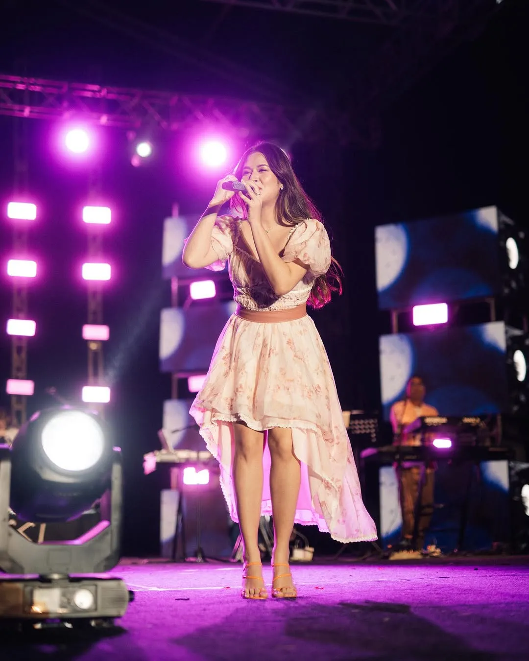 Potret Outfit Raisa Tiap Manggung, Selalu Anggun dan Feminim (credit: instagram/raisa6690)