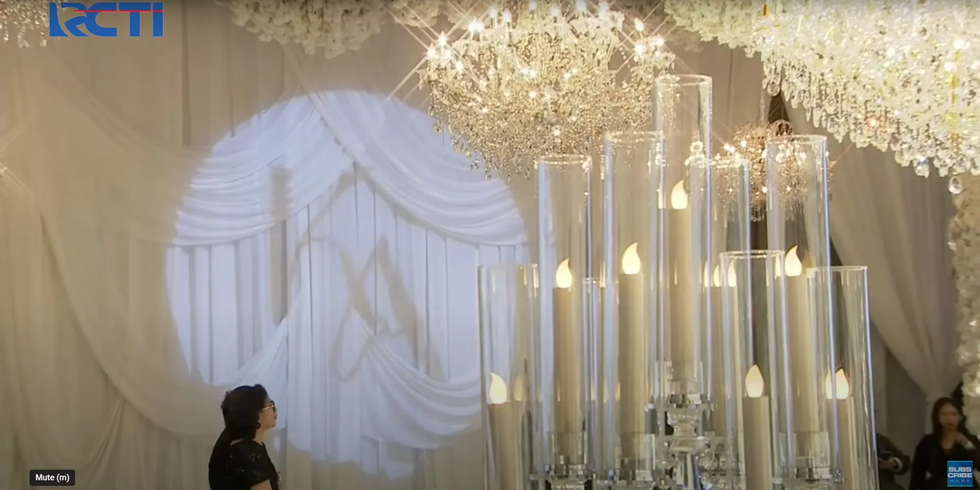 Drappery menjadi aksen visual di venue nikahan Amanda. Foto: RCTI+