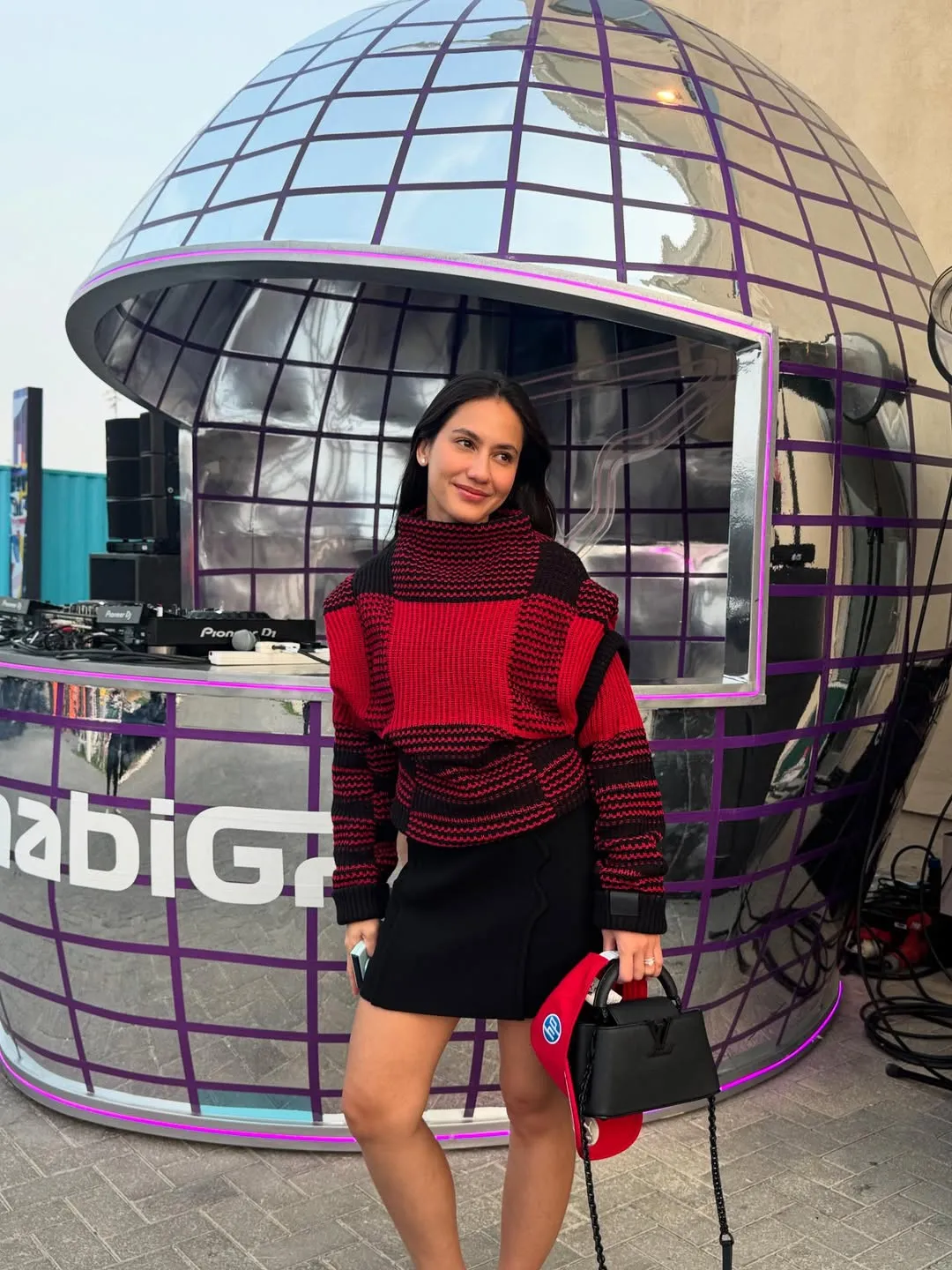 Potret Pevita Pearce Pertama Kali Nonton F1 Langsung (credit: instagram/pevpearce)