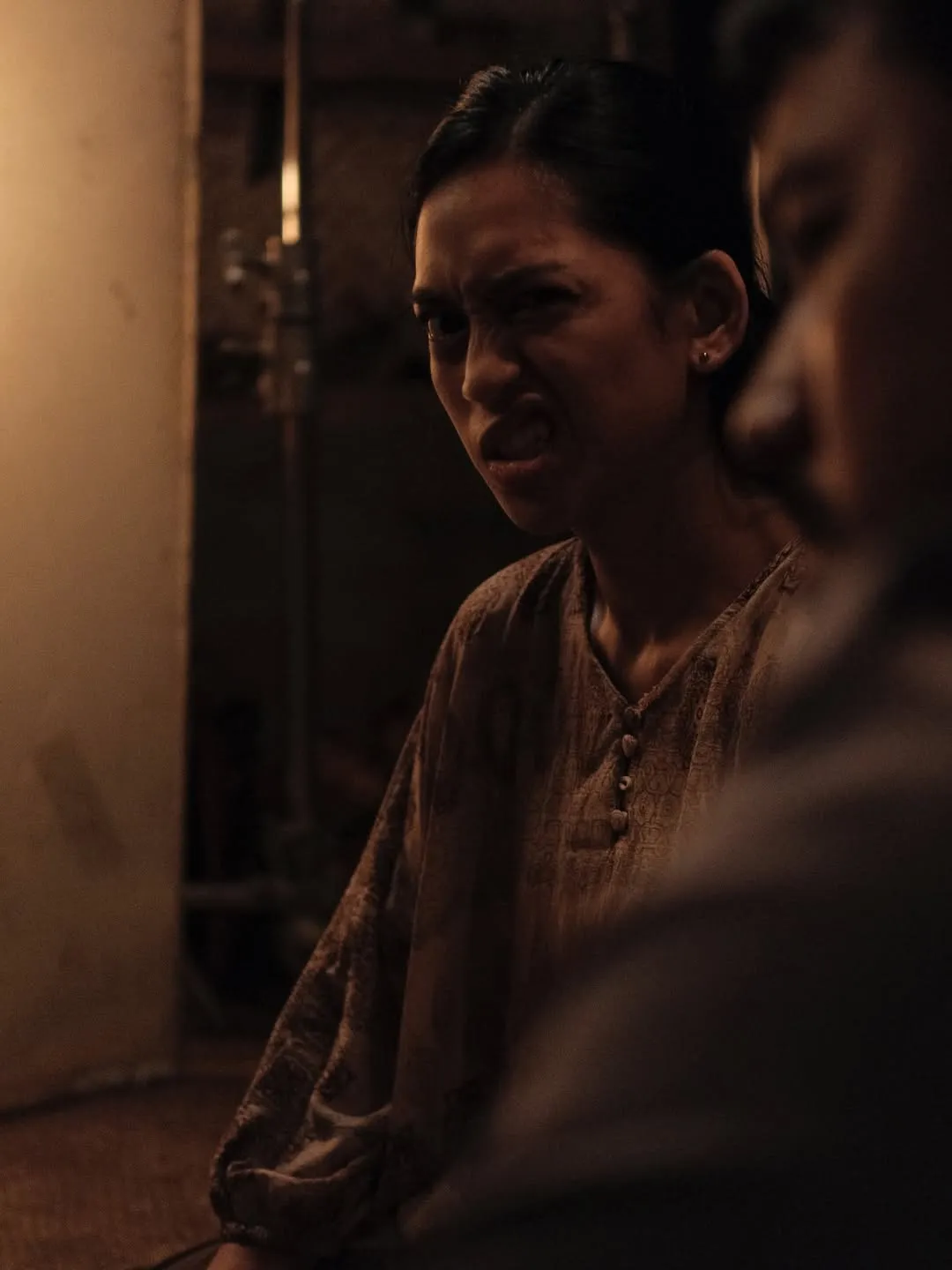 7 Potret Taskya Namya Hidupkan Karakter Bude Tika di Film ALAS ROBAN ...