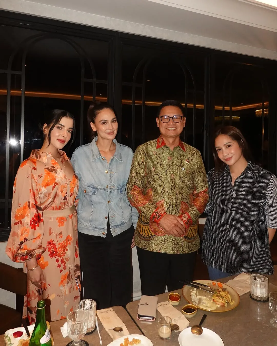 Potret Tasya Farasya Bukber dengan Para Owner Skincare (credit: instagram/tasyafarasya)