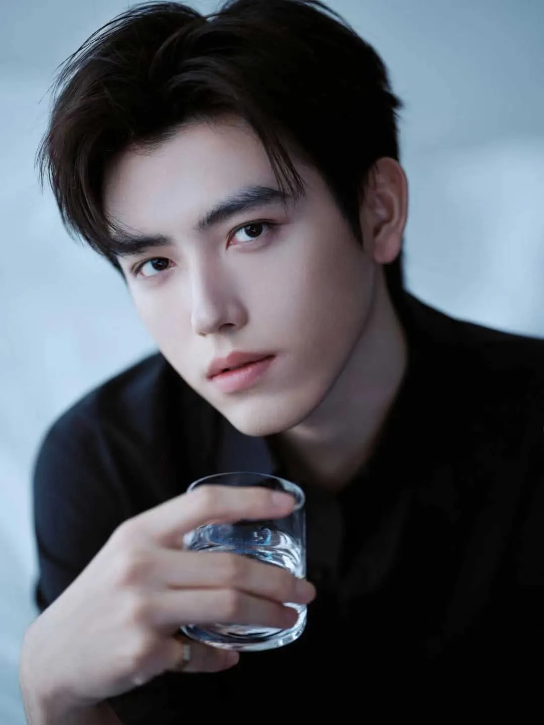 Potret terbaru Arthur Chen yang bikin kelihatan makin tampan (credit:instagram.com/youkuofficial)