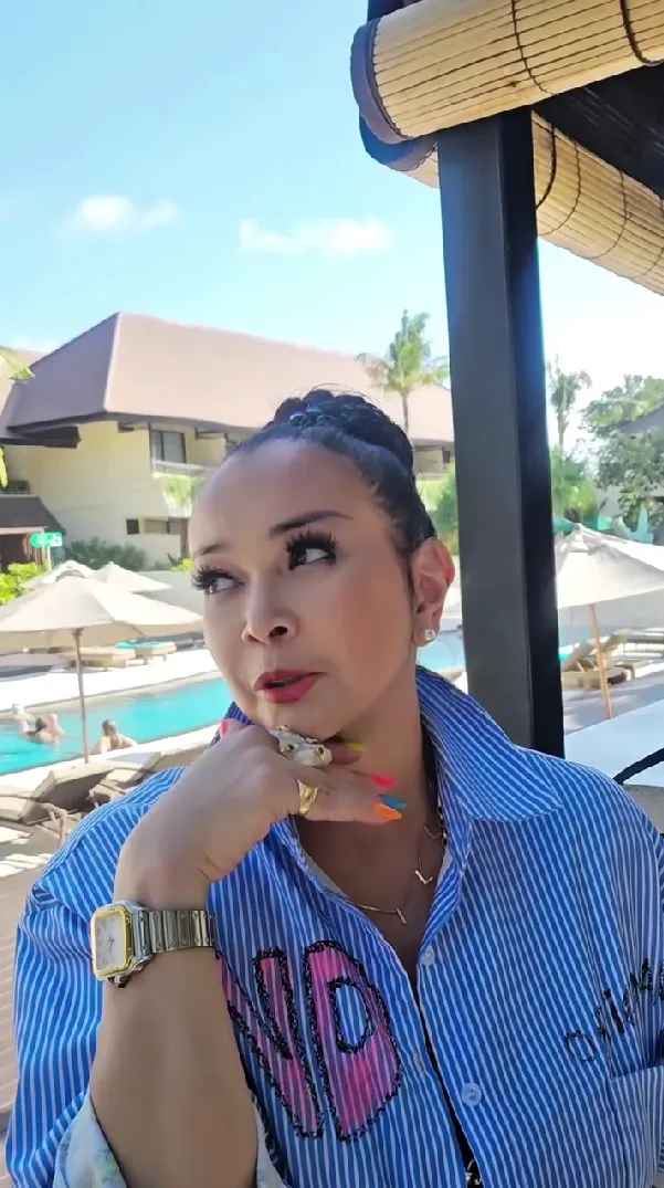 Potret Terbaru Jennifer Jill Usai Facelift dan Sedot Lemak di Dagu (credit: instagram/jennifer_ipel)