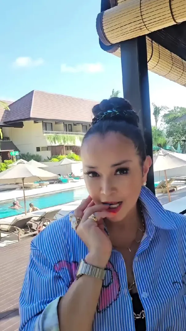 Potret Terbaru Jennifer Jill Usai Facelift dan Sedot Lemak di Dagu (credit: instagram/jennifer_ipel)