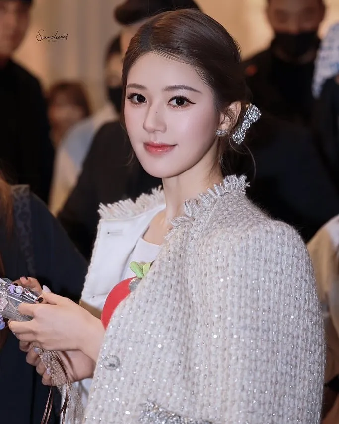 potret terbaru Zhao Lusi/cr: Instagram @cdramaupdates.id