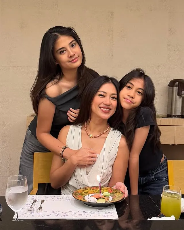 Potret Tyna Dwi Jayanti bersama dua anak perempuannya  (credit: Instagram.com/tynadwijayanti/)