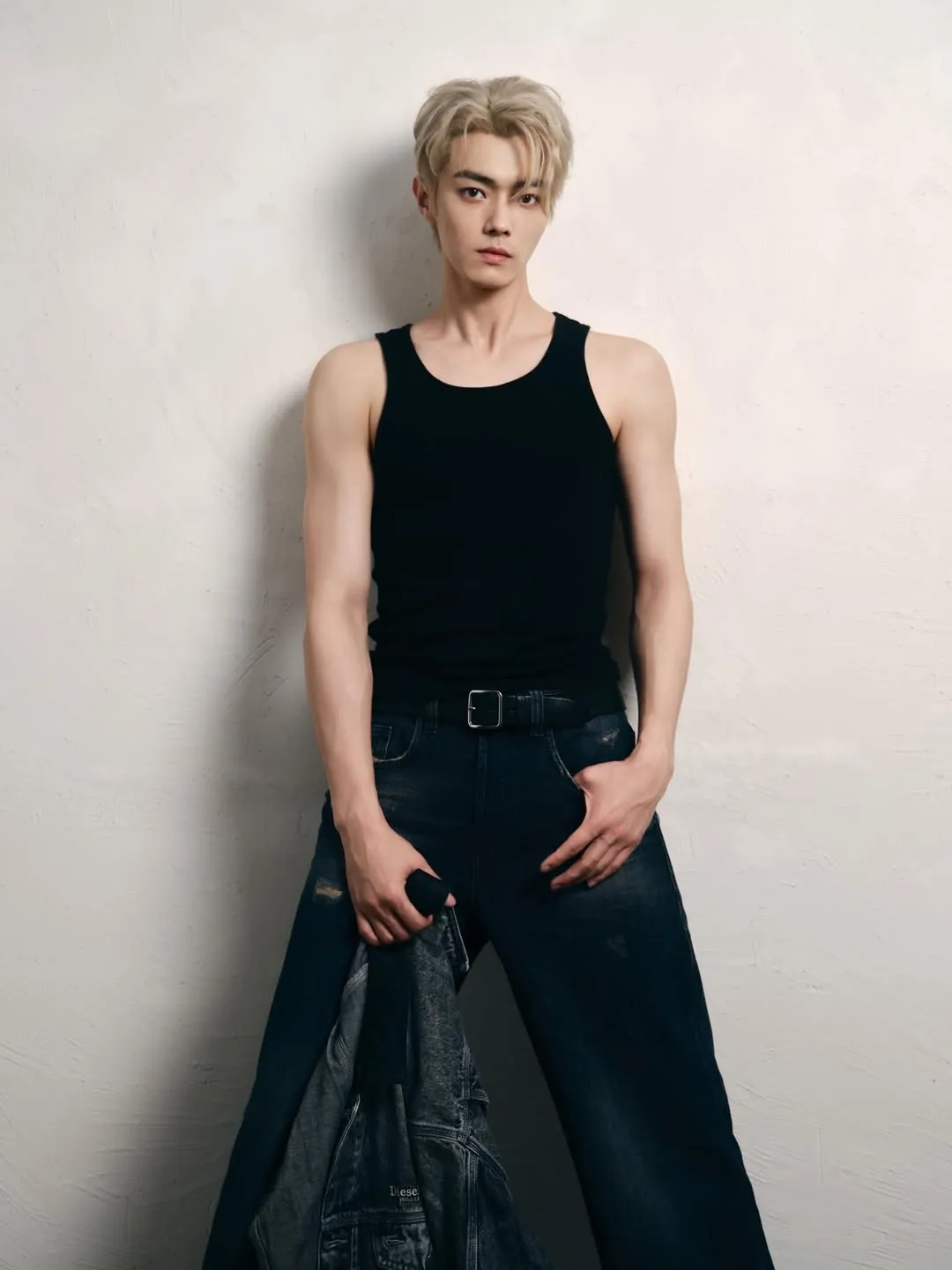 Gaya maskulin Xu Kai (Credit: Instagram.com/sosoalive7)