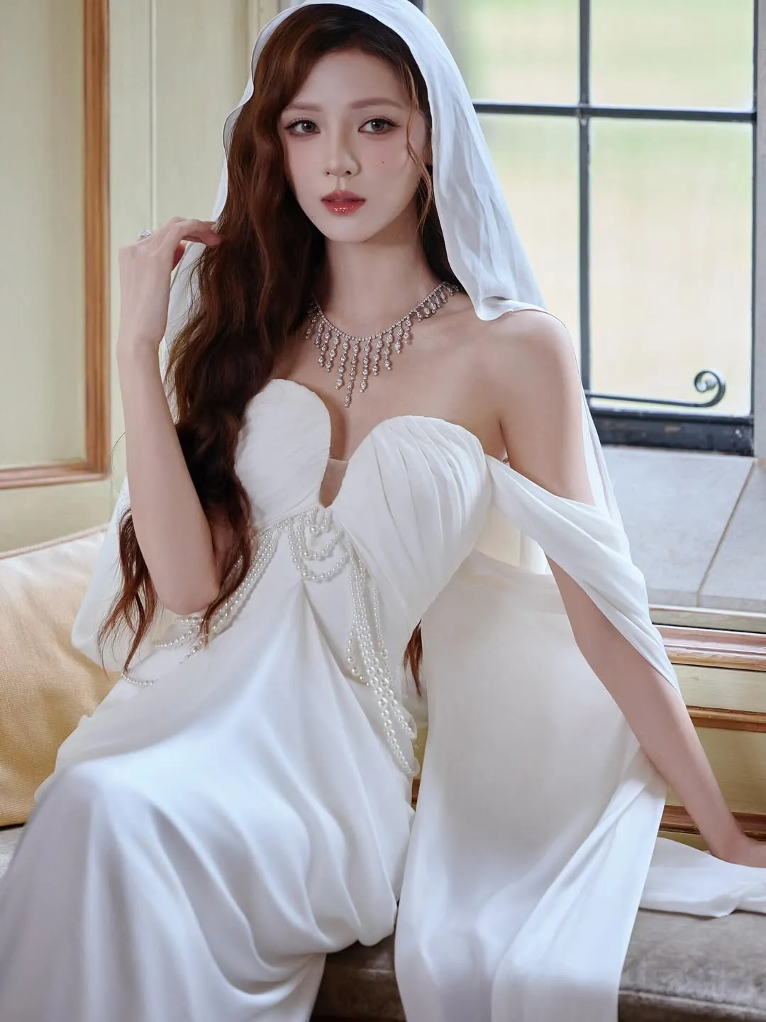 Zhang Yuxi Tampil Memukau dengan Gaun Serba Putih (Credit: Instagram.com/zhangyuxi281)
